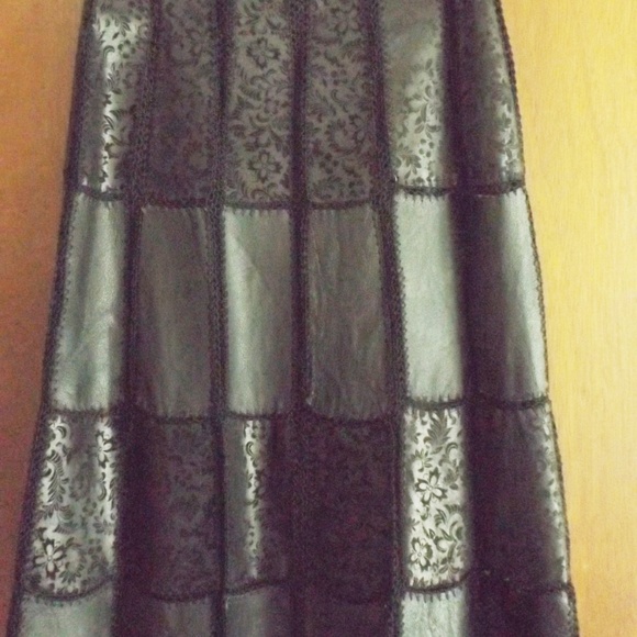Black leather skirt. Size 10 Lightly used (#EV467) - Picture 4 of 5